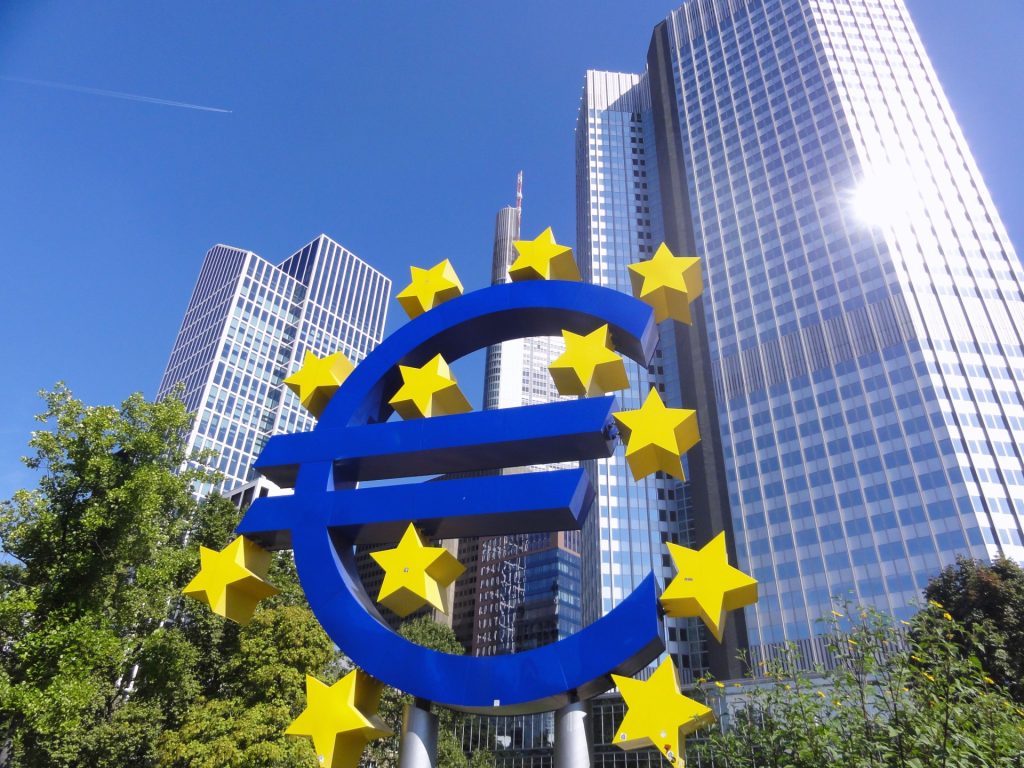 【法改正】EU向けの越境ECは原則課税へ